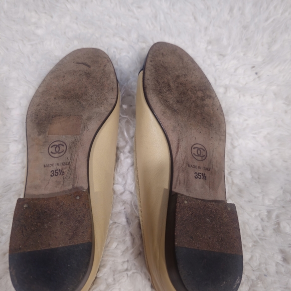 Preloved Chanel Flats Women's Leather Two Tone Flats Beige - Picture 3 of 14